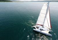 trimarano noleggio yacht vela sole mare